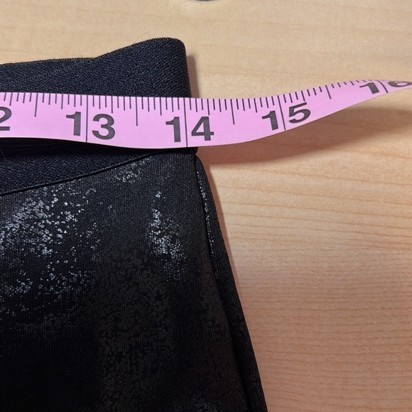 HUE distressed leatherette leggings, black size medium EUC - Picture 9 of 9